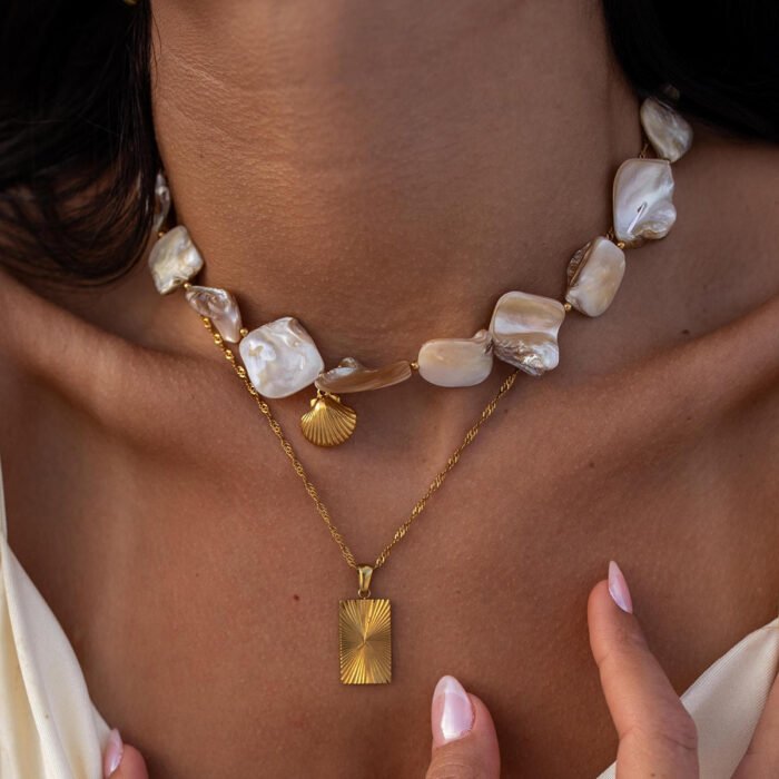 Shell Pendant Necklace