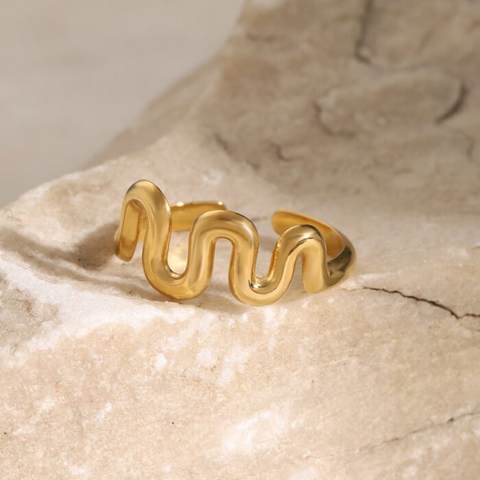Adjustable Wavy Ring