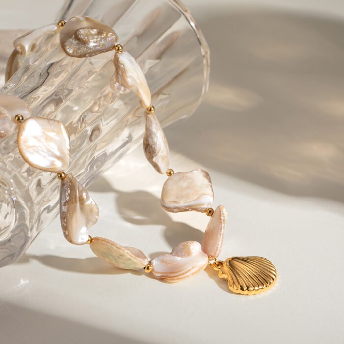 Shell Pendant Necklace