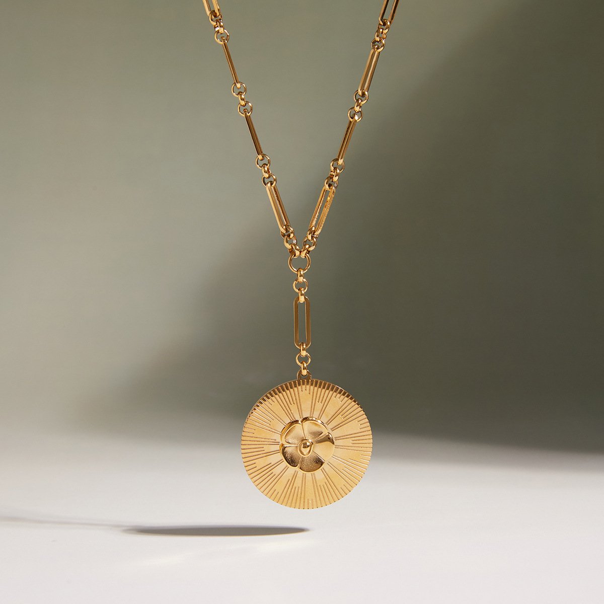 flower pendant necklace