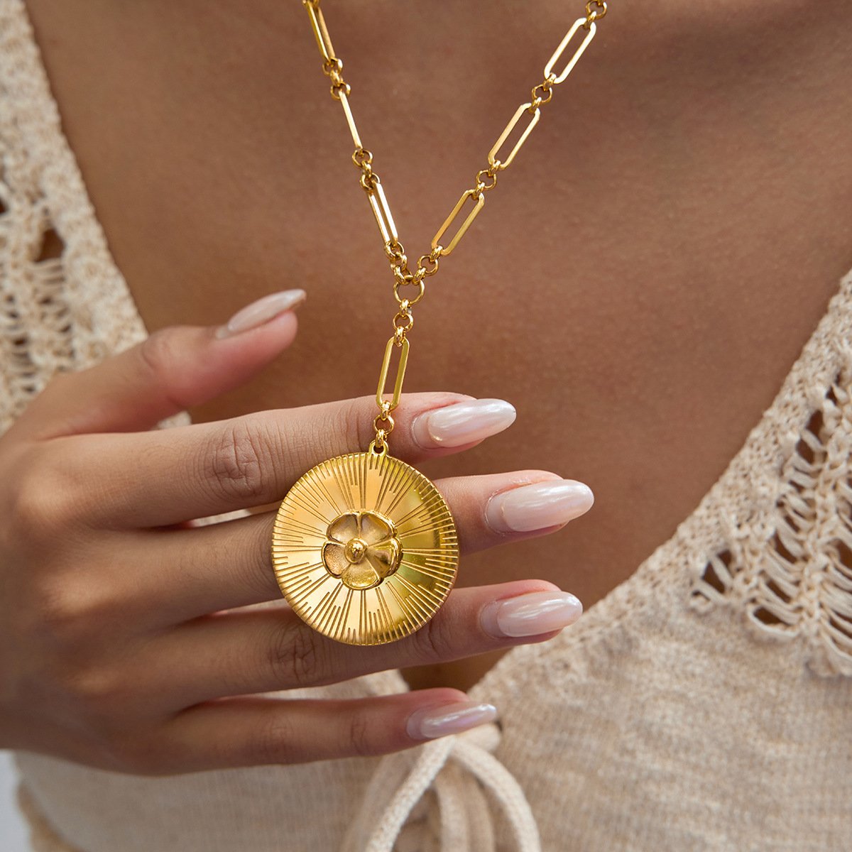 flower pendant necklace