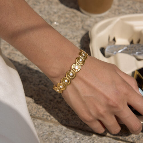 Mira gold shell cuff bracelet in 18K gold plated stainless steel with zircon accents